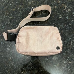 Lululemon Everywhere Belt Bag